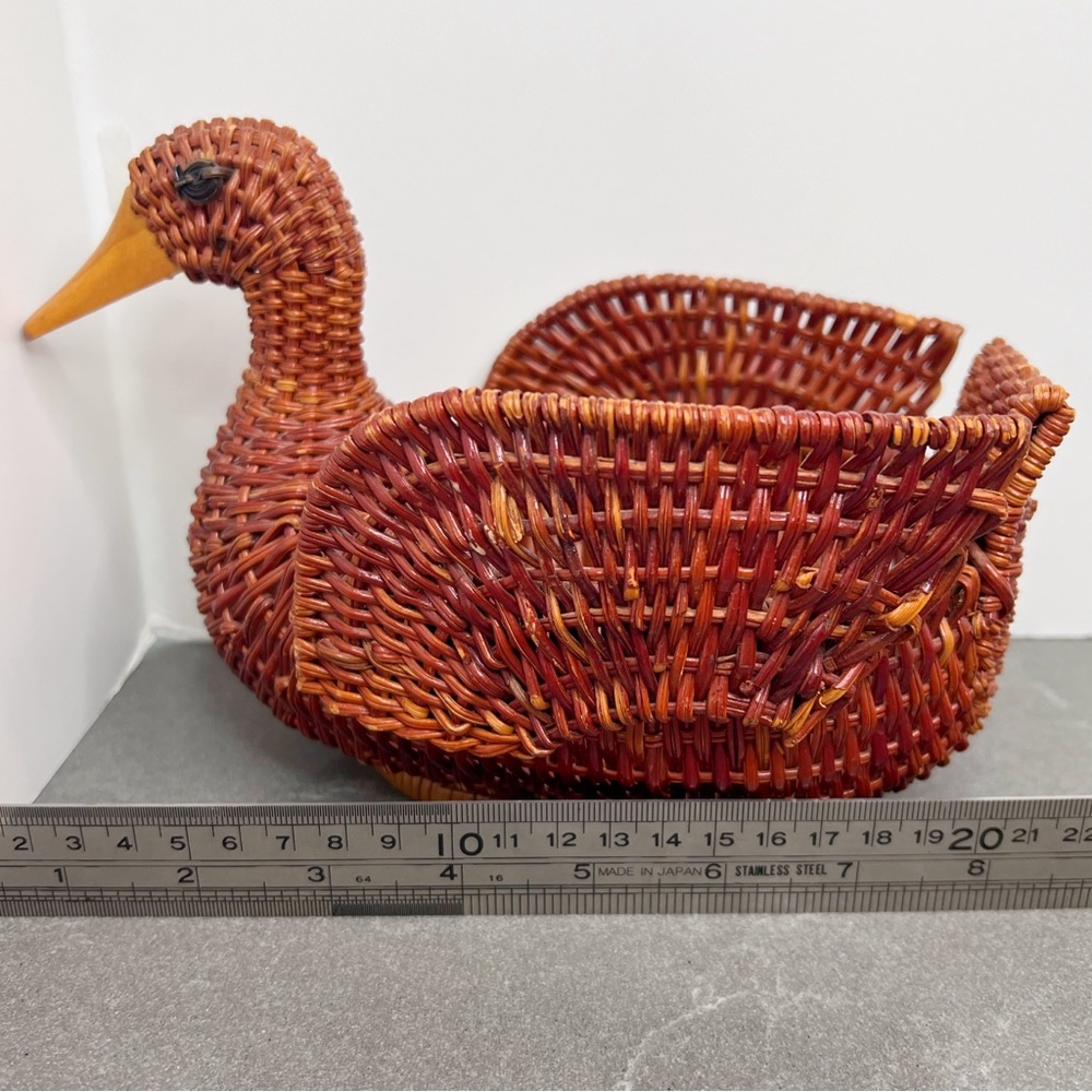 Vintage Avon duck menagerie woven wicket basket - Picture 5 of 6